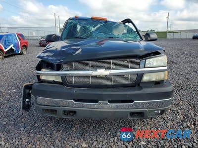 Piąte zdjęcie samochodu w środku: 2004 CHEVROLET SILVERADO K3500 VIN:1GCJK39254E295061 - miniatura