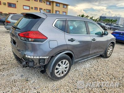 Trzecie zdjęcie samochodu z tyłu: 2018 NISSAN ROGUE S VIN:KNMAT2MV6JP511802 - miniatura