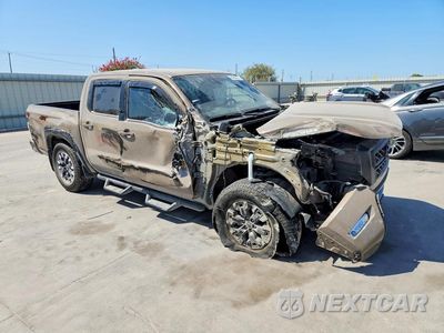 Czwarte zdjęcie samochodu z boku: 2023 NISSAN FRONTIER PRO-4X VIN:1N6ED1EK5PN665044 - miniatura