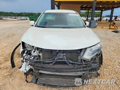 Piąte zdjęcie samochodu w środku: 2018 NISSAN ROGUE S VIN:5N1AT2MT1JC713271 - miniatura