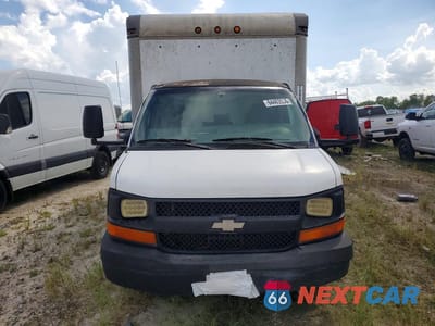 Piąte zdjęcie samochodu w środku: 2003 CHEVROLET EXPRESS BOX TRUCK VIN:1GBHG31U631171923 - miniatura