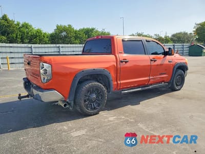 Trzecie zdjęcie samochodu z tyłu: 2018 TOYOTA TUNDRA CREWMAX SR5 VIN:5TFDW5F11JX761965 - miniatura