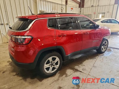 Trzecie zdjęcie samochodu z tyłu: 2023 JEEP COMPASS LATITUDE VIN:3C4NJDBN9PT503624 - miniatura