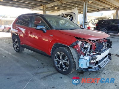 Czwarte zdjęcie samochodu z boku: 2021 TOYOTA RAV4 PRIME XSE VIN:JTMFB3FV1MD010009 - miniatura