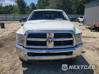 Piąte zdjęcie samochodu w środku: 2017 RAM 2500 SLT VIN:3C6UR5DL8HG700002 - miniatura