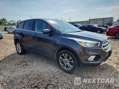 Czwarte zdjęcie samochodu z boku: 2019 FORD ESCAPE SE VIN:1FMCU9GD8KUC33923 - miniatura