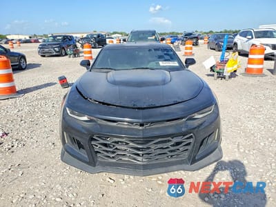 Piąte zdjęcie samochodu w środku: 2016 CHEVROLET CAMARO SS VIN:1G1FH1R75G0173301 - miniatura
