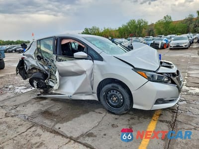 Czwarte zdjęcie samochodu z boku: 2022 NISSAN LEAF S VIN:1N4AZ1BV0NC559603 - miniatura