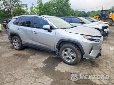 Czwarte zdjęcie samochodu z boku: 2025 TOYOTA RAV4 HYBRID XLE VIN:JTMRWRFV8SJ066385 - miniatura