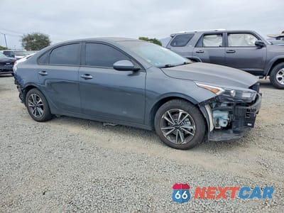 Czwarte zdjęcie samochodu z boku: 2024 KIA FORTE LXS VIN:3KPF24AD1RE768670 - miniatura