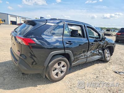 Trzecie zdjęcie samochodu z tyłu: 2025 TOYOTA RAV4 XLE VIN:2T3W1RFV1SC323617 - miniatura
