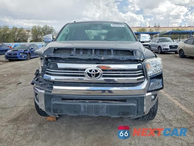 Piąte zdjęcie samochodu w środku: 2016 TOYOTA TUNDRA CREWMAX SR5 VIN:5TFEM5F14GX104290 - miniatura