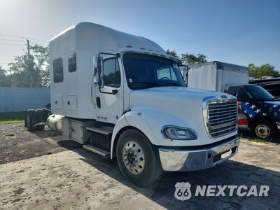 Czwarte zdjęcie samochodu z boku: 2020 FREIGHTLINER M2 112 MED - SEMI TRUCK VIN:3ALAC4DV8LDKY5815 - miniatura