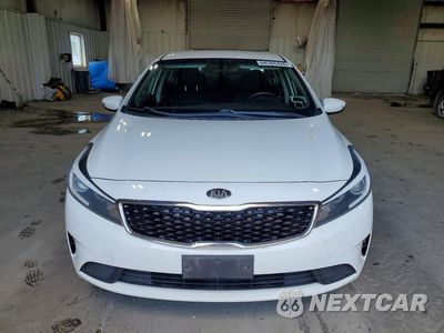Piąte zdjęcie samochodu w środku: 2018 KIA FORTE LX VIN:3KPFK4A72JE205626 - miniatura
