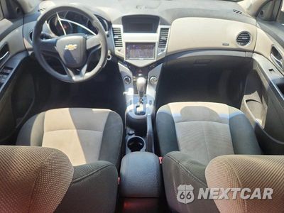 Zdjęcie 8 z 12 samochodu: 2011 CHEVROLET CRUZE LS VIN:1G1PC5SH3B7186156 - miniatura