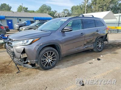 2018 TOYOTA HIGHLANDER SE 5TDJZRFH1JS901825 - główne zdjęcie licytacji z USA - miniatura