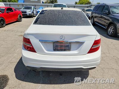 Zdjęcie 6 z 12 samochodu: 2014 MERCEDES-BENZ C 250 VIN:WDDGF4HBXER315293 - miniatura