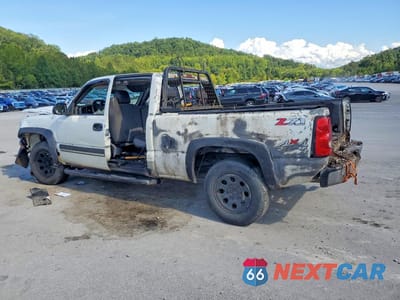 Drugie zdjęcie samochodu z przodu: 2004 CHEVROLET SILVERADO K1500 VIN:2GCEK19V041259666 - miniatura