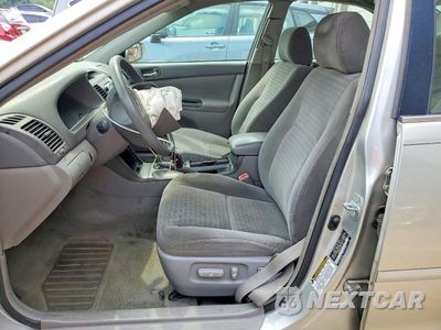 Zdjęcie 7 z 13 samochodu: 2005 TOYOTA CAMRY LE VIN:4T1BE32K75U957103 - miniatura