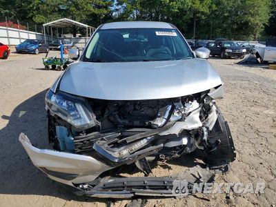 Piąte zdjęcie samochodu w środku: 2018 NISSAN ROGUE S VIN:5N1AT2MV7JC791653 - miniatura