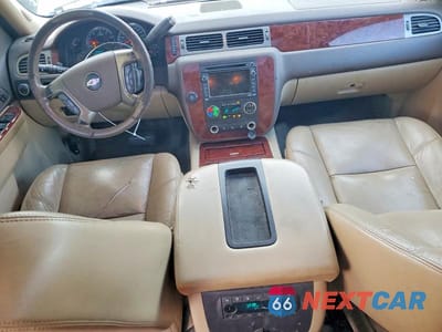 Zdjęcie 8 z 13 samochodu: 2010 CHEVROLET SUBURBAN C1500 LTZ VIN:1GNUCKE02AR134364 - miniatura
