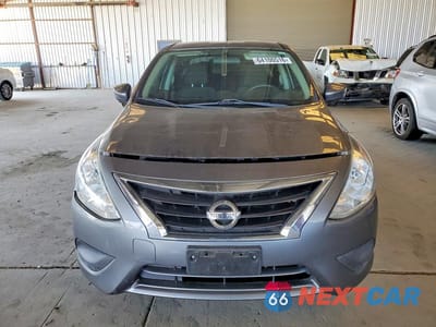 Piąte zdjęcie samochodu w środku: 2018 NISSAN VERSA SV VIN:3N1CN7AP3JL852871 - miniatura