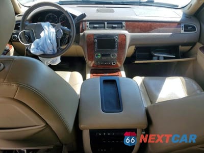 Zdjęcie 8 z 13 samochodu: 2010 CHEVROLET TAHOE K1500 LTZ VIN:1GNUKCE0XAR184809 - miniatura