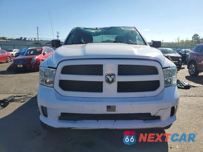 Piąte zdjęcie samochodu w środku: 2018 RAM 1500 ST VIN:1C6RR7FG6JS252780 - miniatura