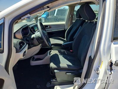 Zdjęcie 7 z 13 samochodu: 2021 CHRYSLER VOYAGER L VIN:2C4RC1AG0MR560211 - miniatura