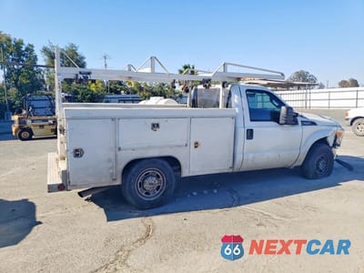 Trzecie zdjęcie samochodu z tyłu: 2014 FORD F250 SUPER DUTY VIN:1FDBF2A64EEB13686 - miniatura