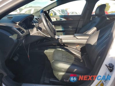 Zdjęcie 7 z 13 samochodu: 2019 LINCOLN MKZ RESERVE II VIN:3LN6L5MU9KR608450 - miniatura