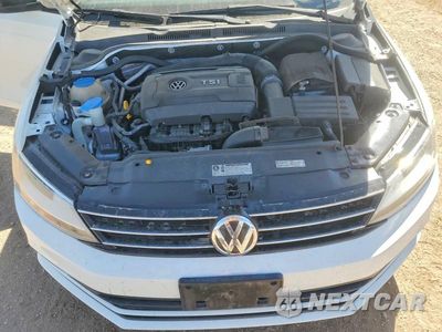 Zdjęcie 11 z 12 samochodu: 2016 VOLKSWAGEN JETTA SPORT VIN:3VWD17AJ1GM256781 - miniatura