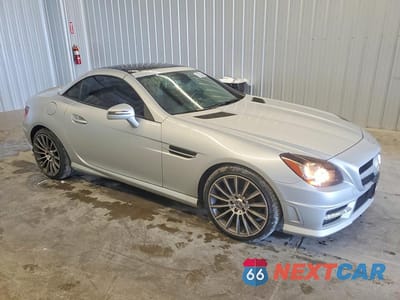 Czwarte zdjęcie samochodu z boku: 2012 MERCEDES-BENZ SLK 350 VIN:WDDPK5HA3CF038641 - miniatura