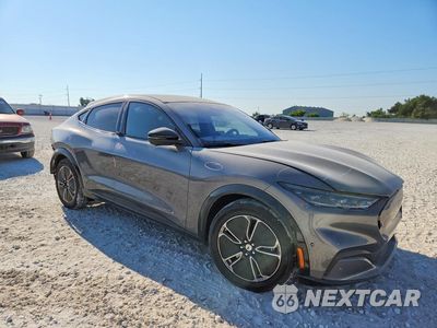 Czwarte zdjęcie samochodu z boku: 2023 FORD MUSTANG MACH-E PREMIUM VIN:3FMTK3R43PMB04080 - miniatura