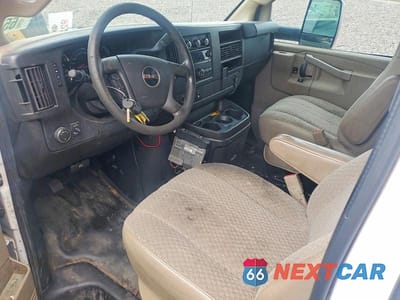 Zdjęcie 8 z 13 samochodu: 2018 GMC SAVANA BOX TRUCK VIN:7GZ67UCG8JN000339 - miniatura