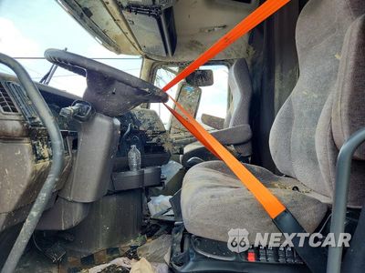 Zdjęcie 7 z 14 samochodu: 2018 VOLVO VNL SEMI TRUCK VIN:4V4NC9EH9JN990459 - miniatura
