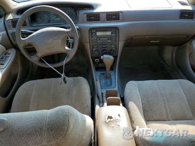 Zdjęcie 8 z 12 samochodu: 2001 TOYOTA CAMRY LE VIN:JT2BG28K910597455 - miniatura