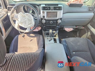 Zdjęcie 8 z 12 samochodu: 2011 TOYOTA 4RUNNER SR5 VIN:JTEBU5JR5B5066505 - miniatura