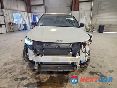 Piąte zdjęcie samochodu w środku: 2026 JEEP COMPASS LIMITED VIN:3C4NJDCN8TT271297 - miniatura