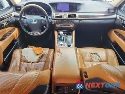Zdjęcie 8 z 12 samochodu: 2013 LEXUS LS 460 VIN:JTHBL5EF6D5116983 - miniatura