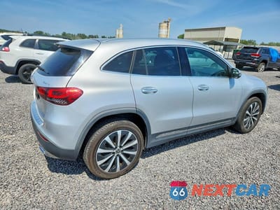 Trzecie zdjęcie samochodu z tyłu: 2021 MERCEDES-BENZ GLA 250 4MATIC VIN:W1N4N4HB0MJ154829 - miniatura