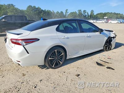 Trzecie zdjęcie samochodu z tyłu: 2019 TOYOTA CAMRY XSE VIN:4T1B61HK0KU182292 - miniatura