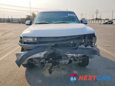 Piąte zdjęcie samochodu w środku: 2001 CHEVROLET SILVERADO K2500 HEAVY DUTY VIN:1GCHK29UX1E245908 - miniatura