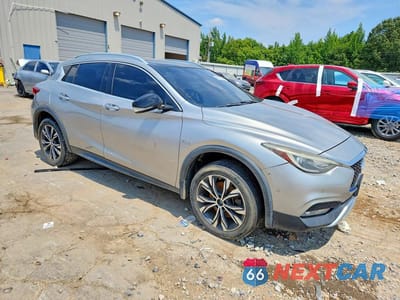 Czwarte zdjęcie samochodu z boku: 2017 INFINITI QX30 BASE VIN:SJKCH5CR6HA022634 - miniatura