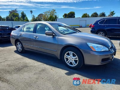 Czwarte zdjęcie samochodu z boku: 2007 HONDA ACCORD EX VIN:1HGCM56797A130089 - miniatura