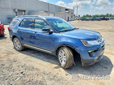 Czwarte zdjęcie samochodu z boku: 2019 FORD EXPLORER XLT VIN:1FM5K8D8XKGB37421 - miniatura
