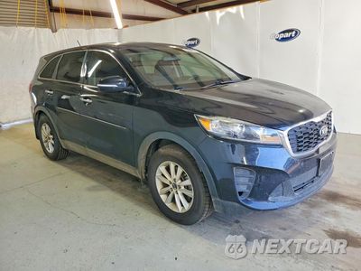 Czwarte zdjęcie samochodu z boku: 2019 KIA SORENTO LX VIN:5XYPG4A31KG547768 - miniatura