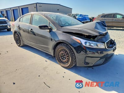 Czwarte zdjęcie samochodu z boku: 2018 KIA FORTE LX VIN:3KPFK4A77JE284436 - miniatura