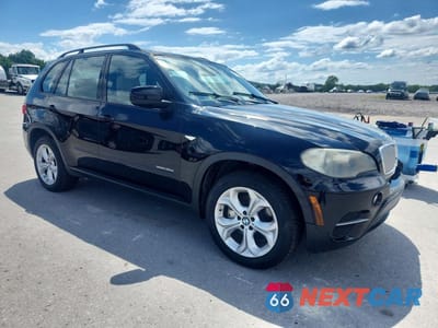 Czwarte zdjęcie samochodu z boku: 2011 BMW X5 XDRIVE35D VIN:5UXZW0C59BL370215 - miniatura