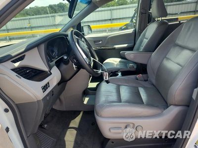 Zdjęcie 7 z 13 samochodu: 2017 TOYOTA SIENNA XLE PREMIUM 7-PASSENGER VIN:5TDDZ3DC0HS148817 - miniatura